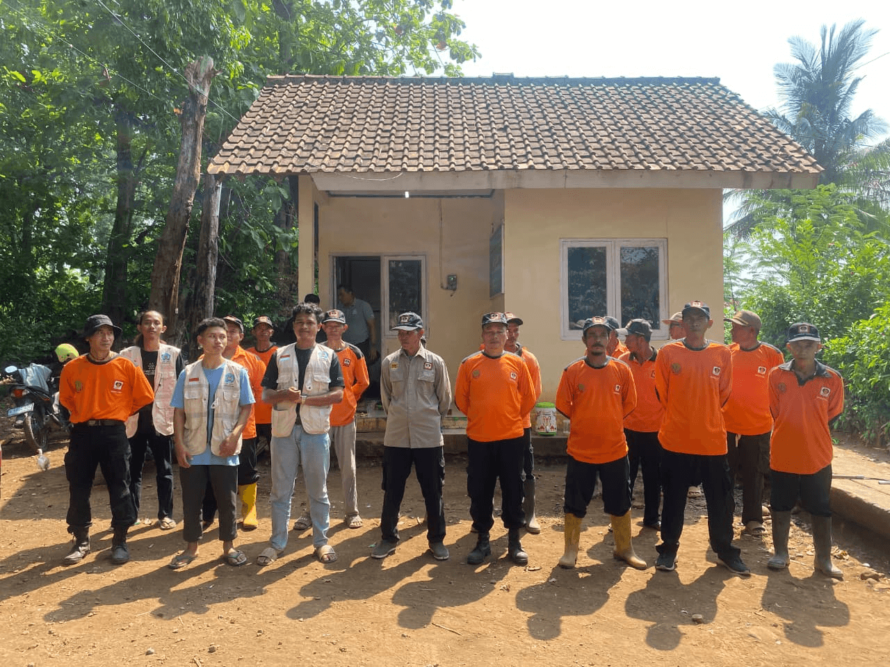 Kegiatan Kebersihan Cagar Alam Desa Kebon Gede